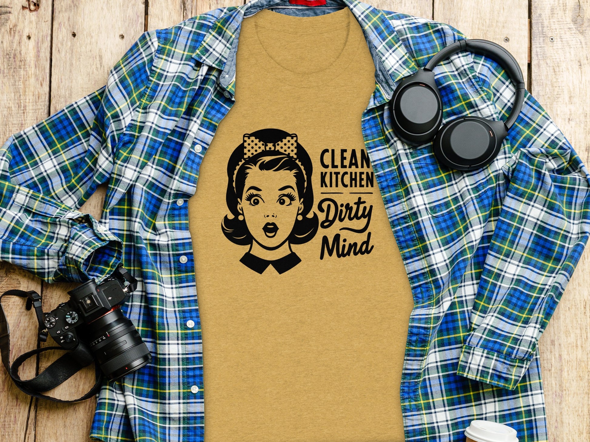 Clean Kitchen Dirty Mind Graphic Tee Product
