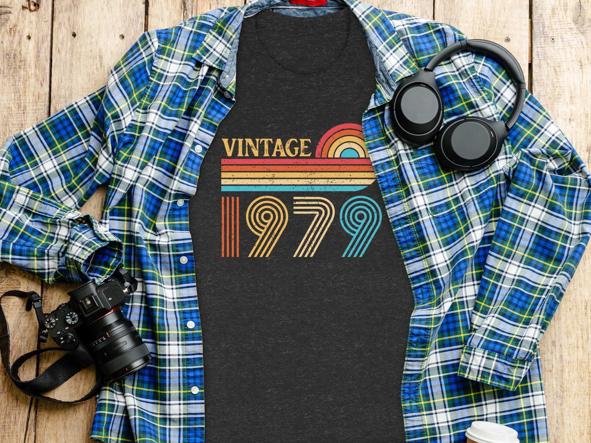 Vintage 1979 Retro Classic T-shirt Stylish Graphic Tee