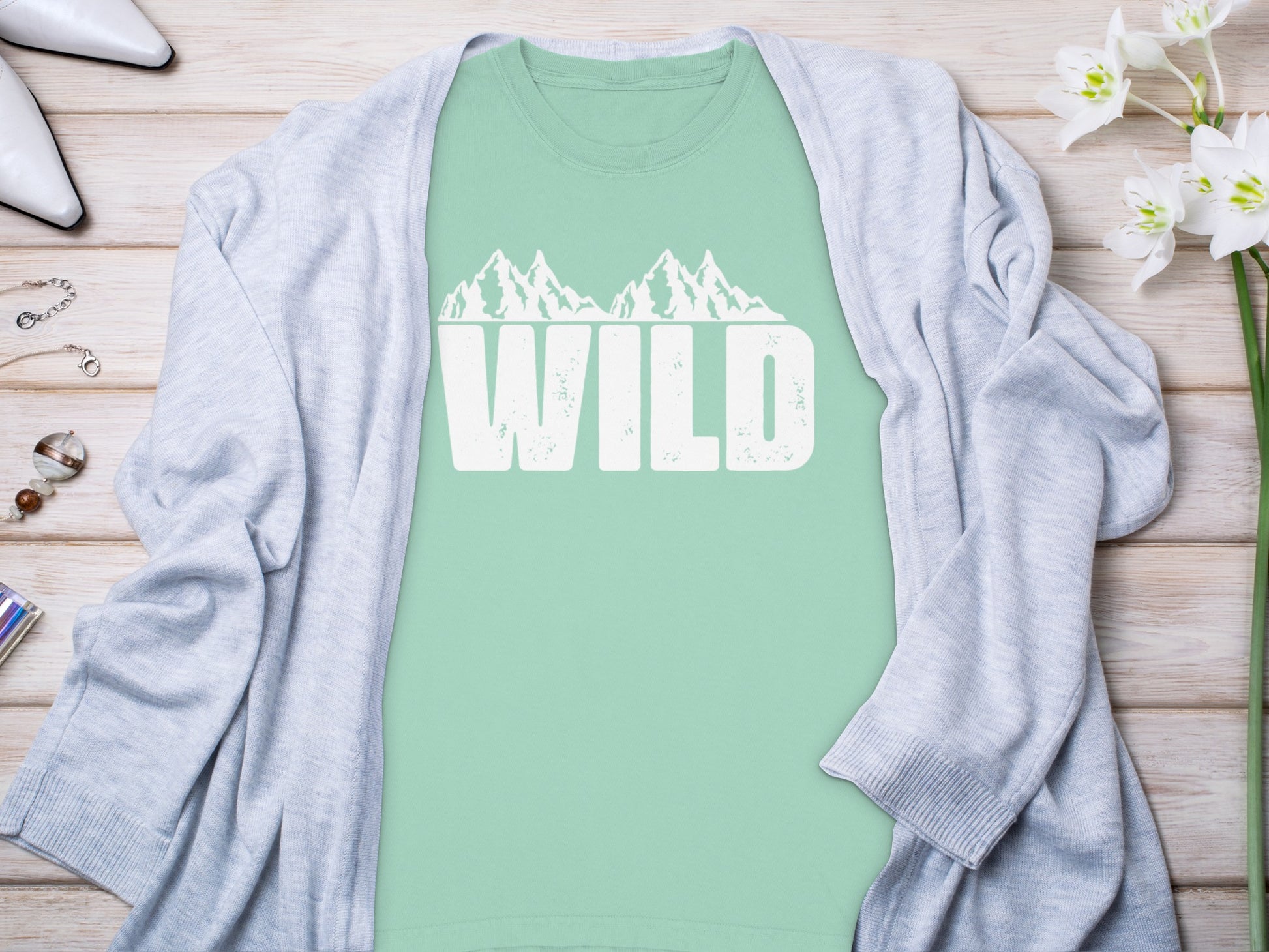 Wild Mountain Graphic Tee Perfect for Outdoor Adventures