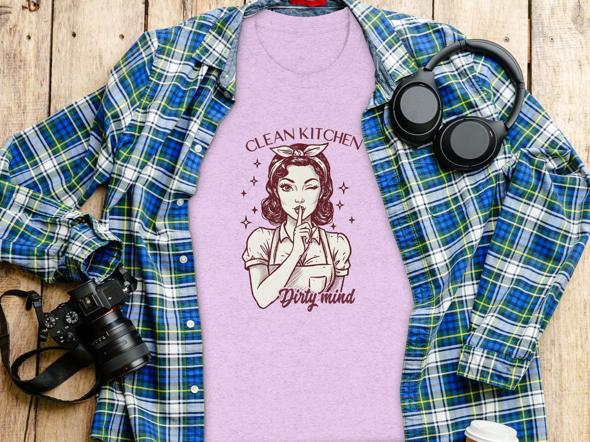 Clean Kitchen Dirty Mind Unique Graphic T-Shirt