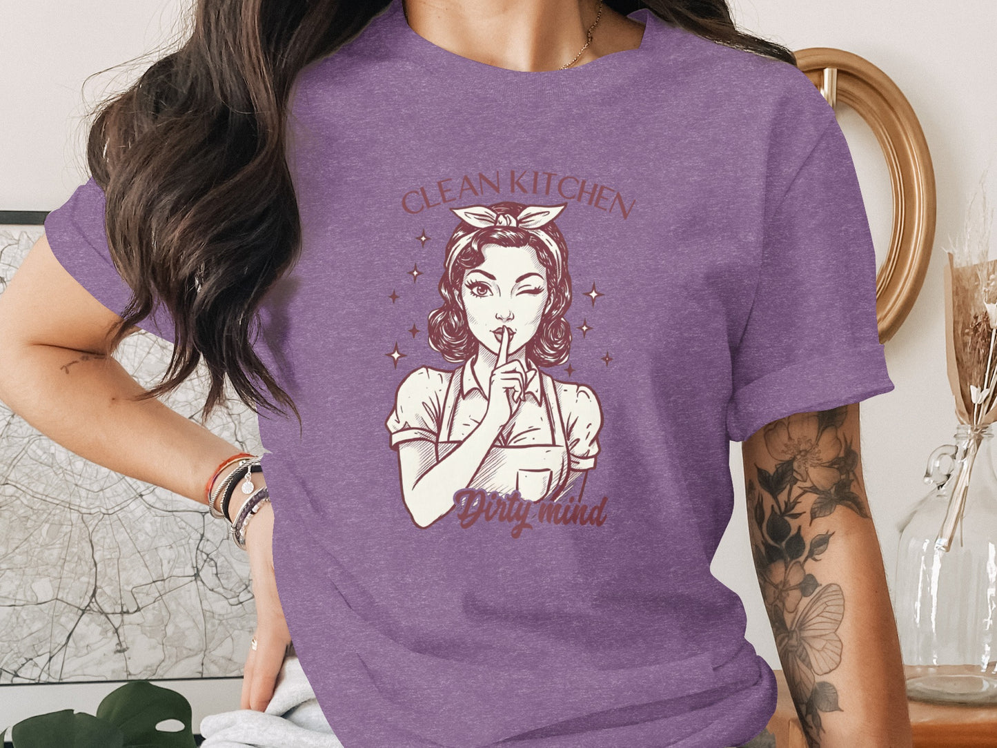 Clean Kitchen Dirty Mind Women's Graphic T-shirt
